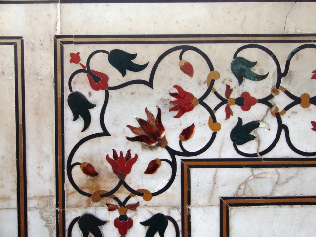 2008/03(March)/AroundTheWorld/Jaj Mahal Post/640x480_Inlaid Marble.JPG